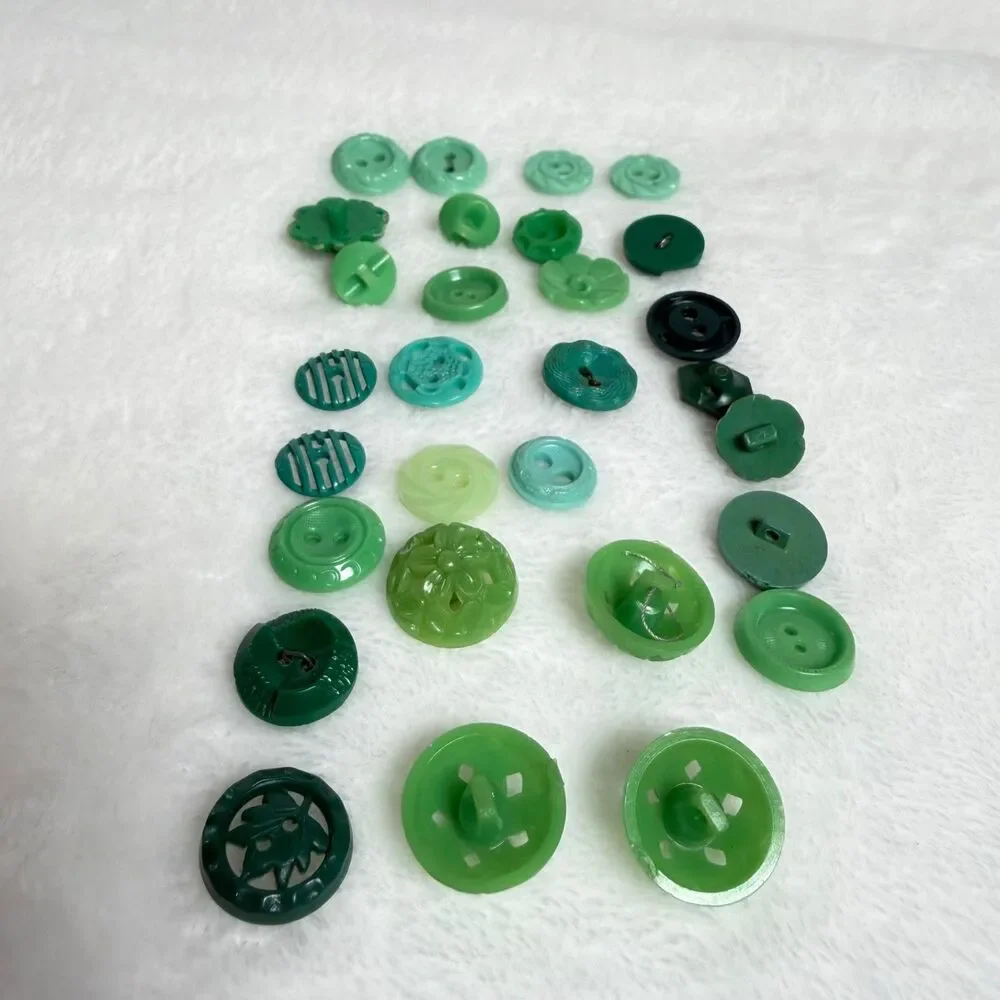 Vintage Green Buttons Mixed Lot 29 Pc Lucite Plastic Floral Shank Craft